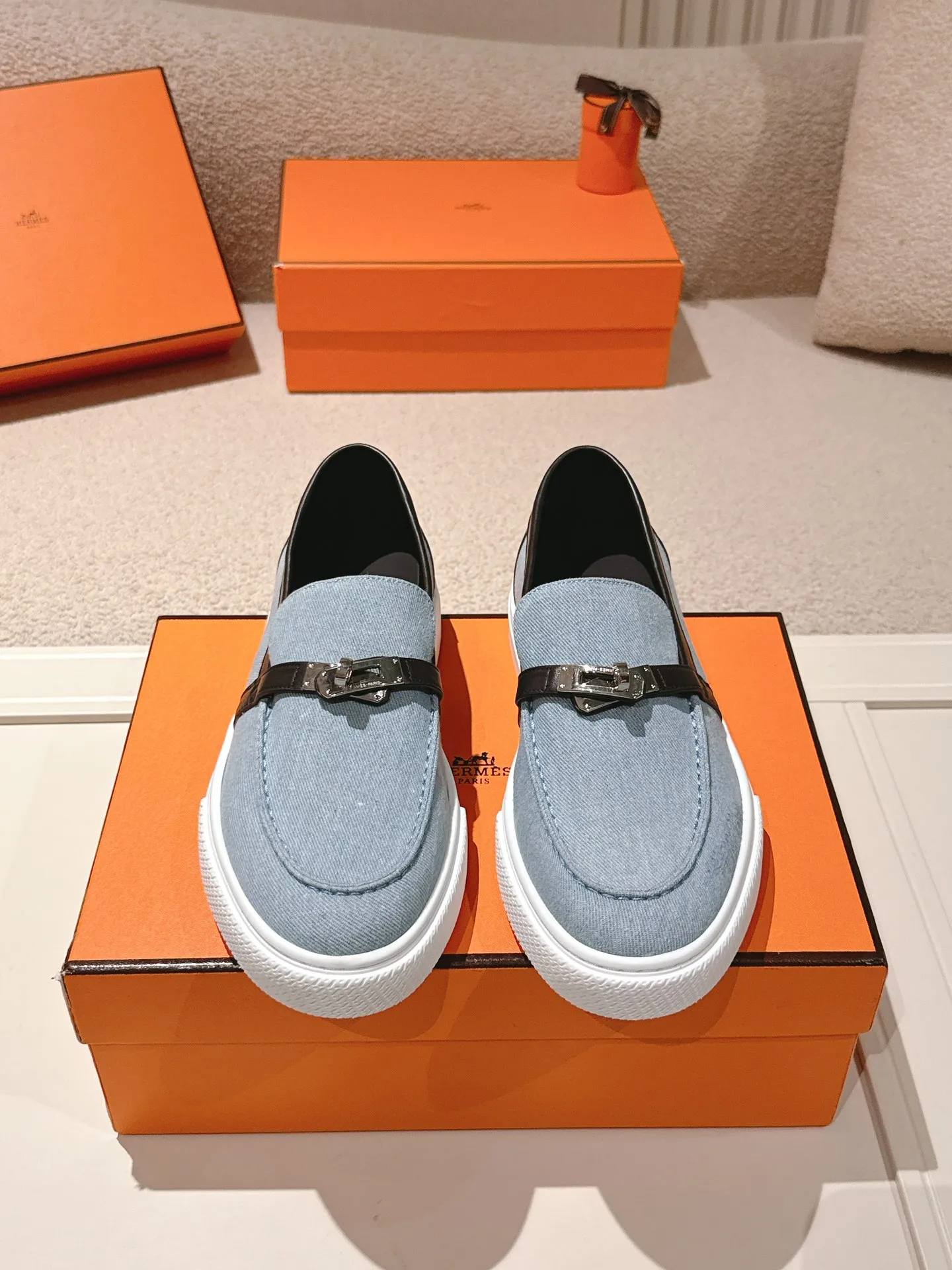 Men's shoes 💰640💰 Hermes# New Kelly buckle thick-soled loafers. Upper: cowhide/suede material. Lining: sheepskin lining. Outsole: exclusive molded outsole. Size: women's size 35-40, men's size 39-45 (female 41/male 46 customized, non-refundable)